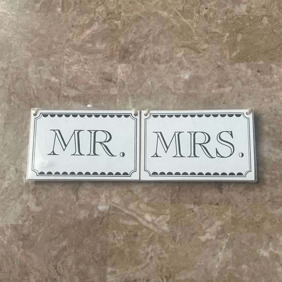 Ginger Ray Mrs Hanging Wedding Chair Signs with Twine, Vintage Affair - Picture 3 of 6